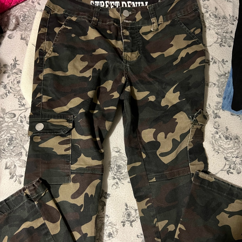 Woman Camo Jeans
